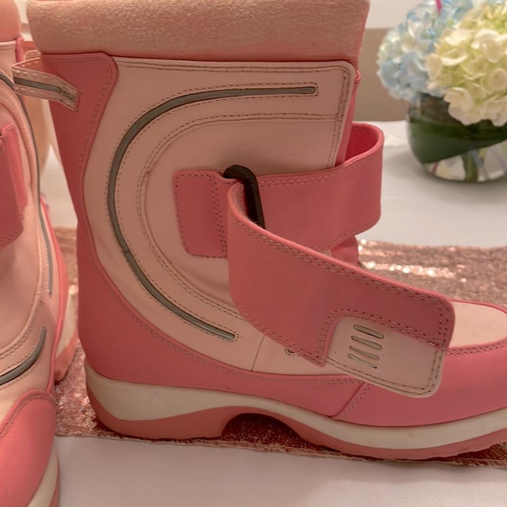 Lands’ End Girls Snow Boots.